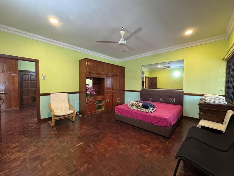 Rumah Teres 2-Tingkat untuk Dijual di Seksyen 8 (Shah Alam) - Mohd Adryzam - Bedroom - PropertyGuru.com.my