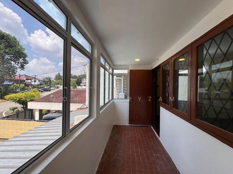Rumah Teres 2-Tingkat untuk Dijual di Seksyen 8 (Shah Alam) - Mohd Adryzam - Corridor - PropertyGuru.com.my