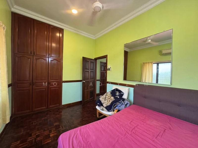 Rumah Teres 2-Tingkat untuk Dijual di Seksyen 8 (Shah Alam) - Mohd Adryzam - Bedroom - PropertyGuru.com.my