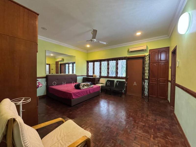 Rumah Teres 2-Tingkat untuk Dijual di Seksyen 8 (Shah Alam) - Mohd Adryzam - Bedroom - PropertyGuru.com.my