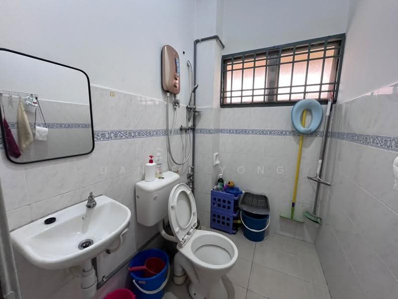 Townhouse for Sale in Johor Bahru (Johor) - Daniel Yong - Bathroom - PropertyGuru.com.my