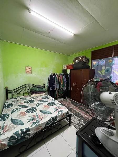 Rumah Teres untuk Dijual di Taman Desa Rahmat (Tampoi) - Arzaim Barimin - Bedroom - PropertyGuru.com.my