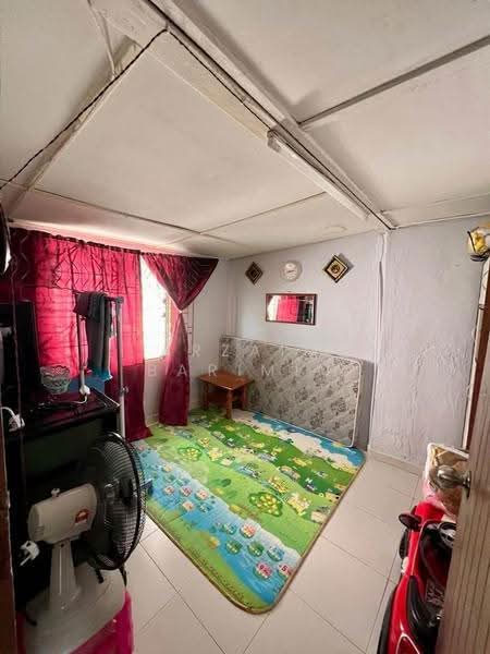 Rumah Teres untuk Dijual di Taman Desa Rahmat (Tampoi) - Arzaim Barimin - Bedroom - PropertyGuru.com.my