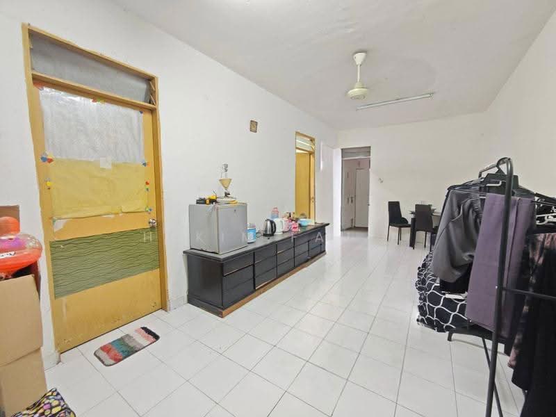 Pangsapuri untuk Dijual di Mentari Court - Hakim Fauzi - Living Room - PropertyGuru.com.my