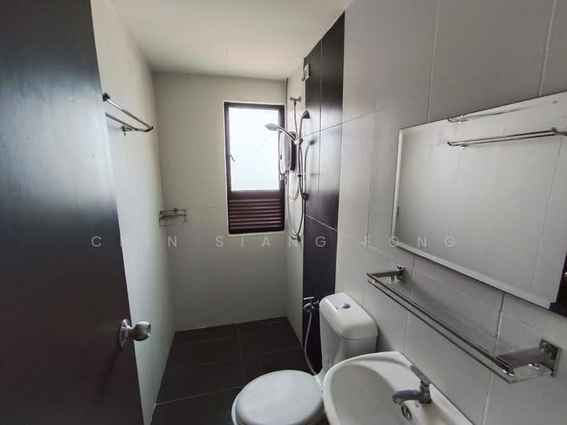 Kilang untuk Disewa di Kawasan Perindustrian Bukit Rambai (Bukit Rambai) - Chin Siang Fong - Bathroom - PropertyGuru.com.my