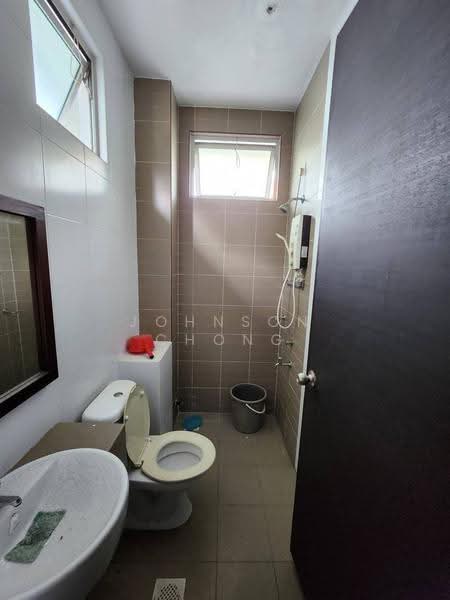 Rumah Berkembar untuk Dijual di Taman Molek (Johor Bahru) - Johnson Chong - Bathroom - PropertyGuru.com.my