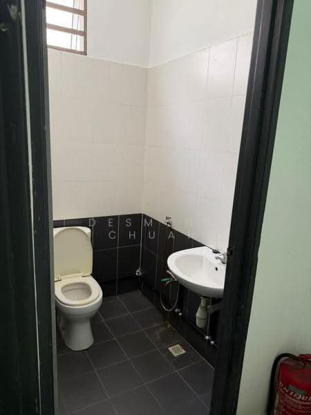 Shop for Rent in Bandar Tasek Mutiara (Simpang Ampat) - Desmond Chuah - Bathroom - PropertyGuru.com.my