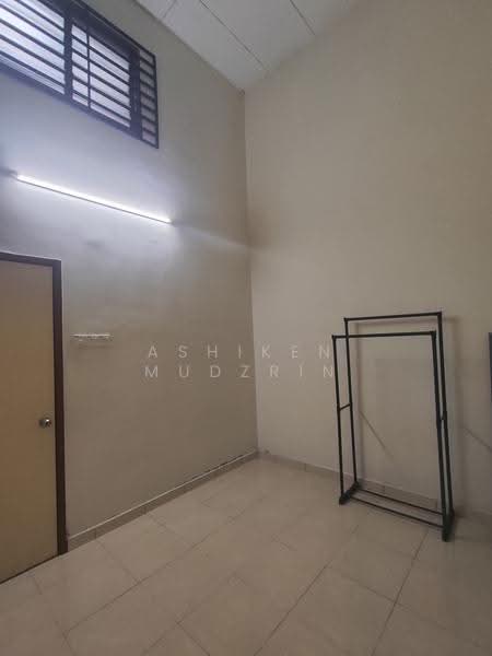 1-storey Terraced House for Rent in Seksyen 29 (Shah Alam) - Ashiken Mudzrin - 2nd Bedroom - PropertyGuru.com.my