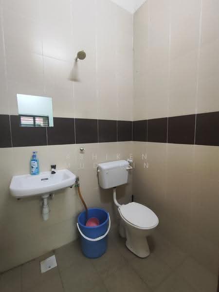 1-storey Terraced House for Rent in Seksyen 29 (Shah Alam) - Ashiken Mudzrin - Bathroom - PropertyGuru.com.my