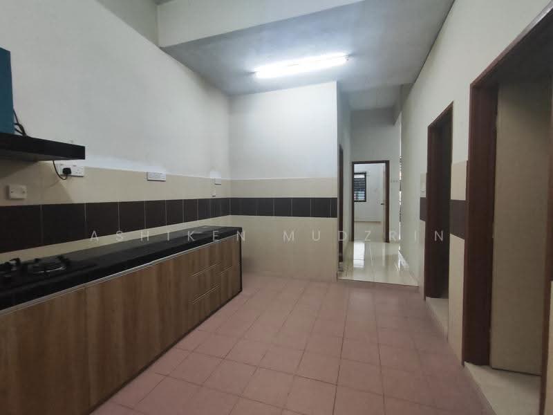 1-storey Terraced House for Rent in Seksyen 29 (Shah Alam) - Ashiken Mudzrin - Kitchen - PropertyGuru.com.my