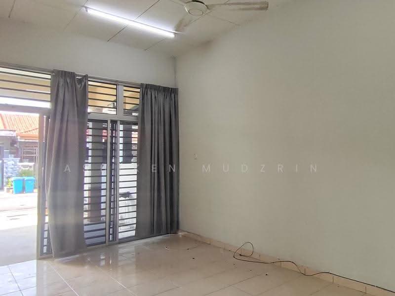 1-storey Terraced House for Rent in Seksyen 29 (Shah Alam) - Ashiken Mudzrin - Living - PropertyGuru.com.my