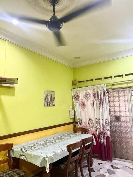 Rumah Teres untuk Dijual di Taman Kemas (Tampoi) - Arzaim Barimin - Dining Room - PropertyGuru.com.my