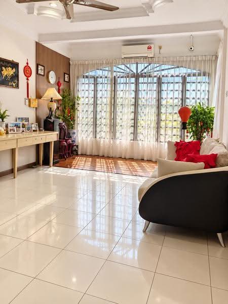 Rumah Teres 2.5-Tingkat untuk Dijual di Taman Ipoh Perdana (Tambun) - Mr Chee - Living Room - PropertyGuru.com.my