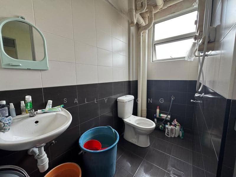 Flat for Sale at Sri Mewah (Kampung Aman 1) - Sally Wong - Bathroom - PropertyGuru.com.my