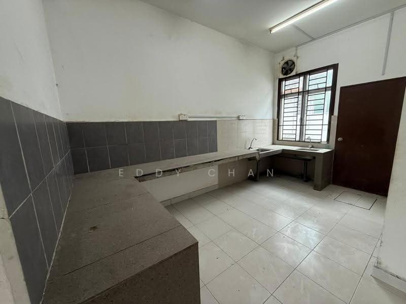 Rumah Teres 2-Tingkat untuk Dijual di Taman Scientex Senai (Senai) - Eddy Chan - Kitchen - PropertyGuru.com.my