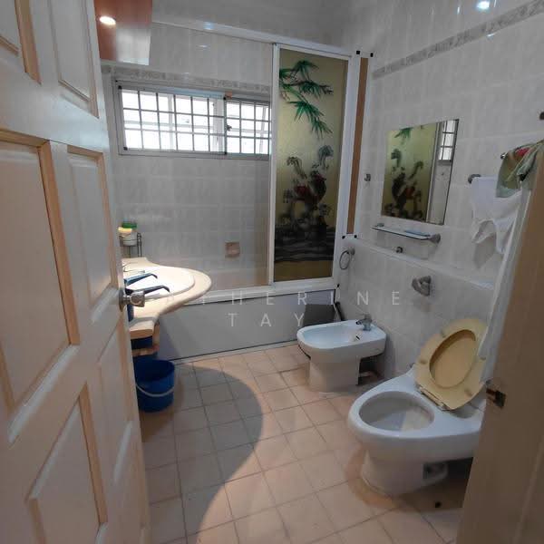 Bungalow House for Sale in Taman Bukit Tiram (Ulu Tiram) - Catherine Tay - Bathroom - PropertyGuru.com.my