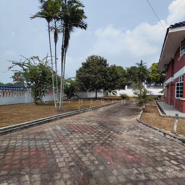 Bungalow House for Sale in Taman Bukit Tiram (Ulu Tiram) - Catherine Tay - Exterior - PropertyGuru.com.my