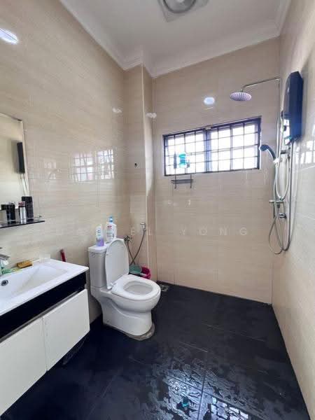 2-storey Terraced House for Sale in Bandar Putra Kulai (Kulai) - Daniel Yong - Bathroom - PropertyGuru.com.my