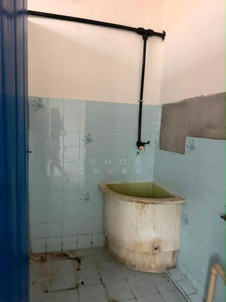 Shop for Rent in Sungai Jawi (Penang) - Desmond Chuah - Bathroom - PropertyGuru.com.my