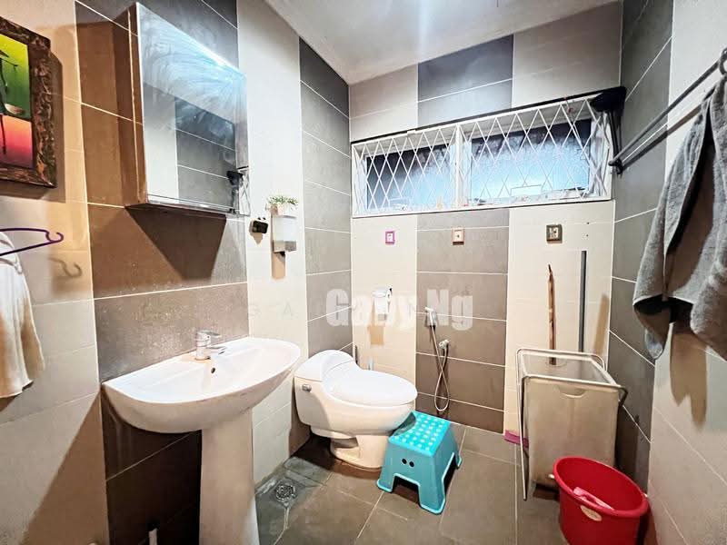 Rumah Teres 2-Tingkat untuk Dijual di Taman Desa Aman (Cheras) - Gaby Ng - Bathroom - PropertyGuru.com.my