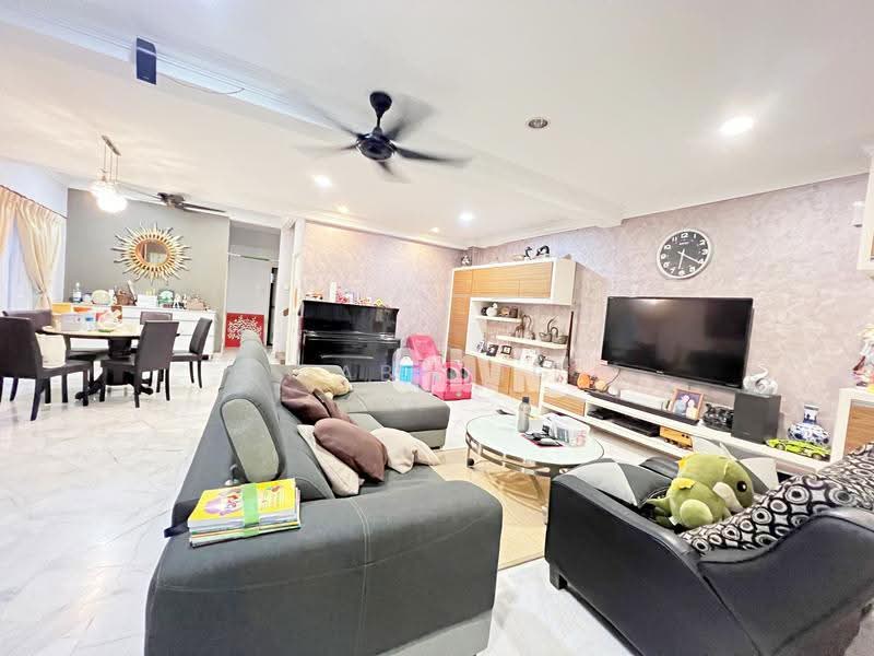 Rumah Teres 2-Tingkat untuk Dijual di Taman Desa Aman (Cheras) - Gaby Ng - Living Room - PropertyGuru.com.my