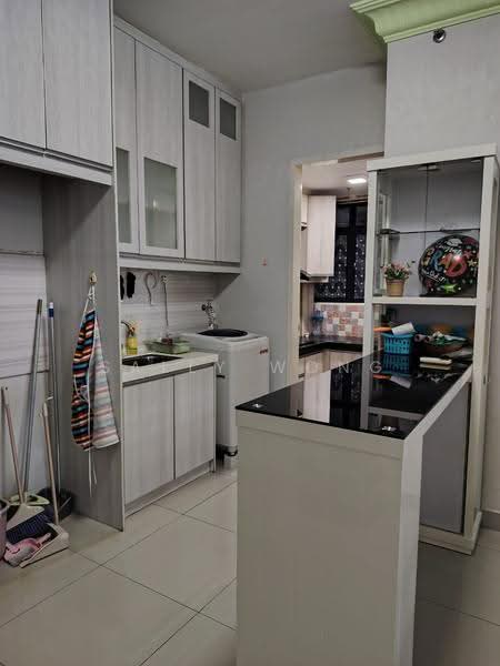Kediaman Servis untuk Dijual di Univ 360 Place - Sally Wong - Kitchen - PropertyGuru.com.my