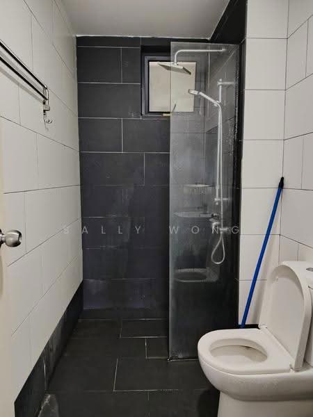 Kediaman Servis untuk Dijual di Univ 360 Place - Sally Wong - Bathroom - PropertyGuru.com.my
