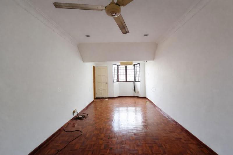 Rumah Berkembar untuk Disewa di Taman Kolam Air (Johor Bahru) - Simpson Poh - Living Room - PropertyGuru.com.my