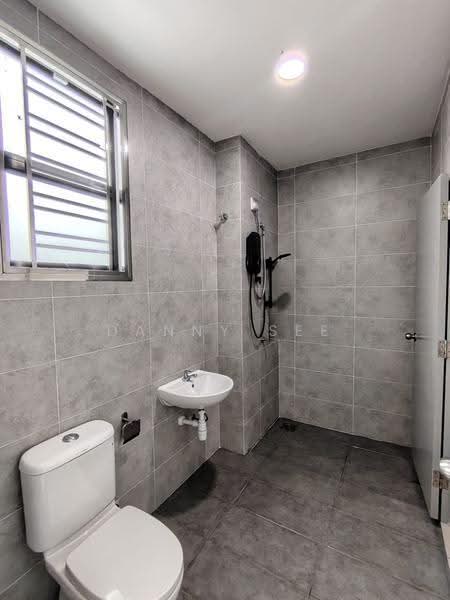 Rumah Teres 2-Tingkat untuk Disewa di Taman Mutiara Hijau (Kulai) - Danny See - Bathroom - PropertyGuru.com.my