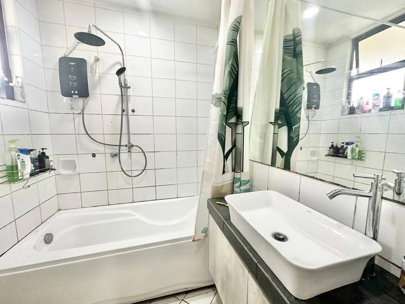 Kondominium untuk Dijual di Armanee - Norhafiz Bin Mohd Nor - Bathroom - PropertyGuru.com.my