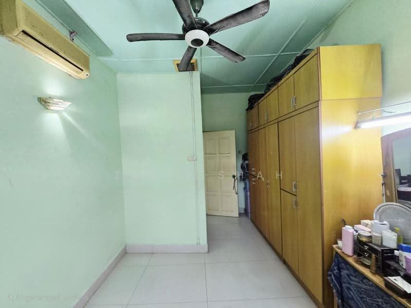 2-storey Terraced House for Sale in Seksyen 8 (Shah Alam) - Zimir Shah - Bedroom - PropertyGuru.com.my