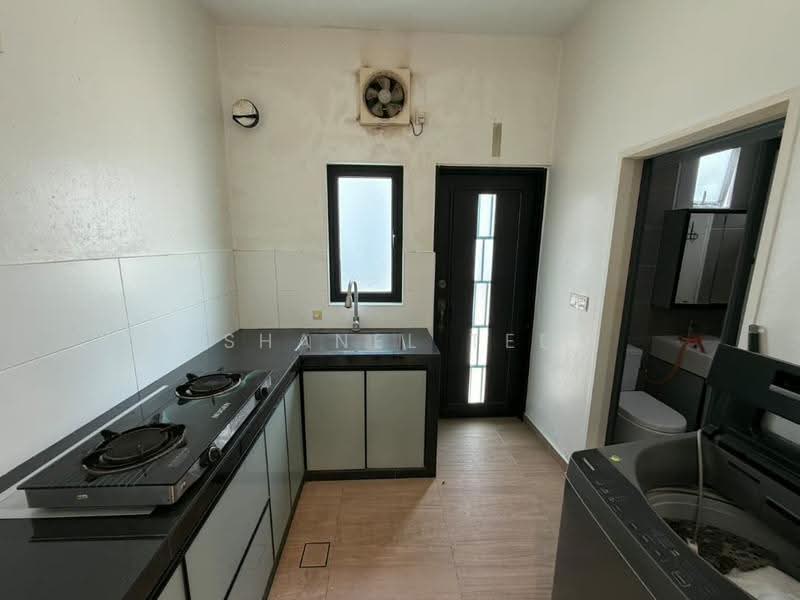 2-storey Terraced House for Rent in Bandar Seri Impian (Kluang) - Shanel Tee - Kitchen - PropertyGuru.com.my