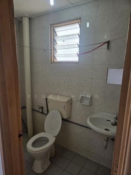 Pangsapuri untuk Disewa di Pangsapuri Sri Kemuning - Yigee Heng - Bathroom - PropertyGuru.com.my