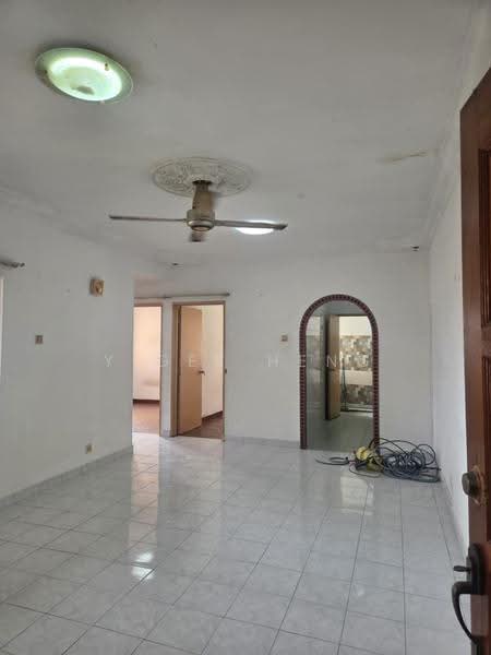 Pangsapuri untuk Disewa di Pangsapuri Sri Kemuning - Yigee Heng - Living Room - PropertyGuru.com.my