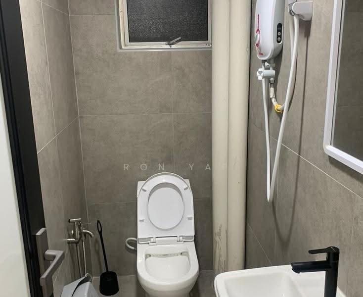 Pangsapuri untuk Dijual di Puncak Desa Apartment - Ron Yap - Bathroom - PropertyGuru.com.my