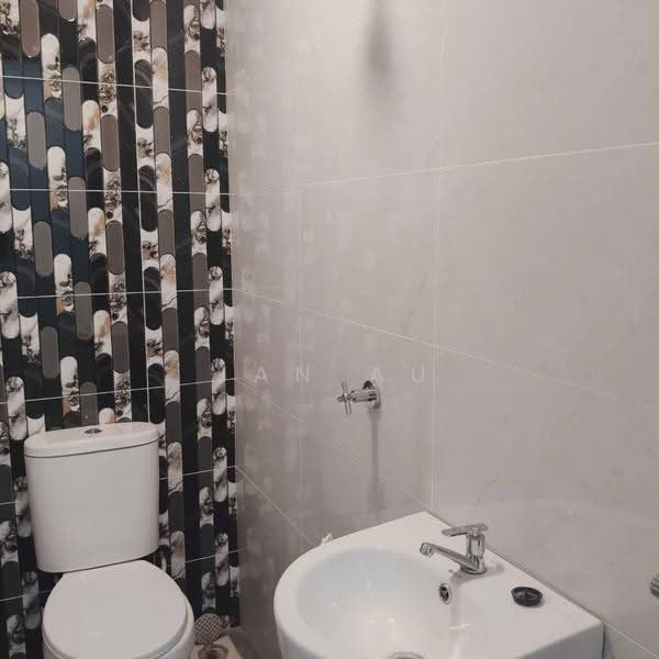 Rumah Teres 2-Tingkat untuk Dijual di Taman Johor Jaya (Johor Bahru) - JAN AU - Bathroom - PropertyGuru.com.my