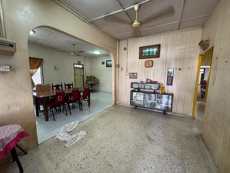 Bungalow House for Sale in Kampung Permatang Badak (Kuantan) - Idham Che'Ali - Living Room - PropertyGuru.com.my