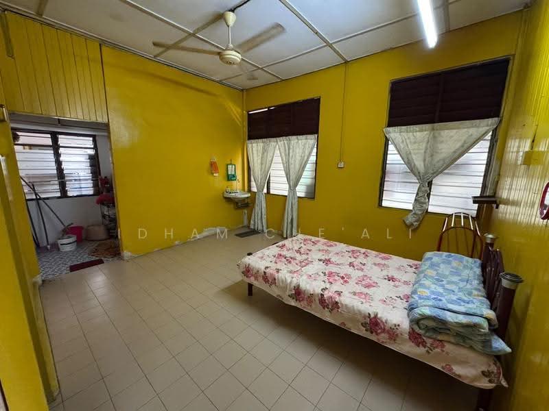 Bungalow House for Sale in Kampung Permatang Badak (Kuantan) - Idham Che'Ali - Bedroom - PropertyGuru.com.my