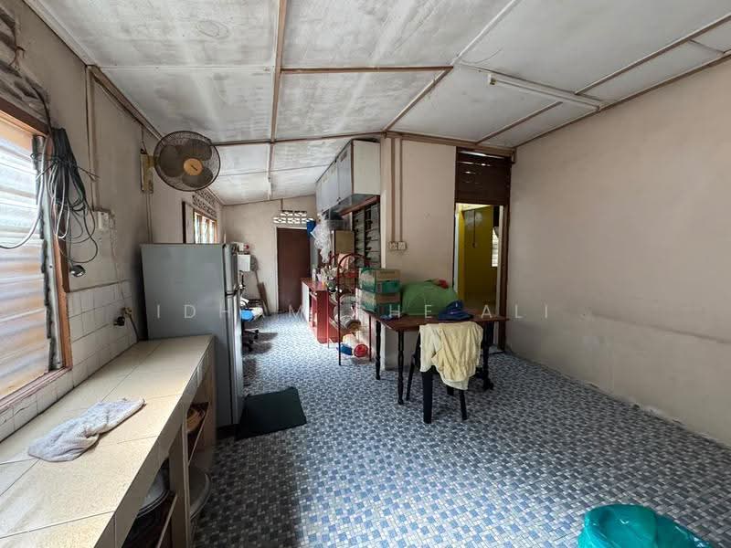 Bungalow House for Sale in Kampung Permatang Badak (Kuantan) - Idham Che'Ali - Kitchen - PropertyGuru.com.my