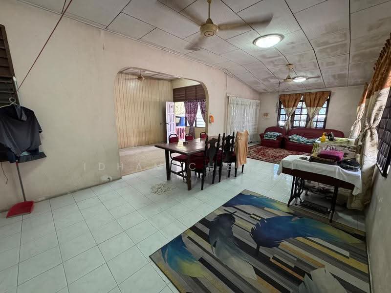Bungalow House for Sale in Kampung Permatang Badak (Kuantan) - Idham Che'Ali - Living Room - PropertyGuru.com.my