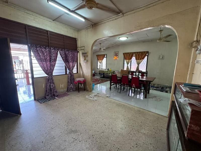 Bungalow House for Sale in Kampung Permatang Badak (Kuantan) - Idham Che'Ali - Living Room - PropertyGuru.com.my