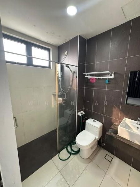 Kediaman Servis untuk Disewa di D'Secret Garden (Pangsapuri Kempas Indah) - Winson Tan - Bathroom - PropertyGuru.com.my
