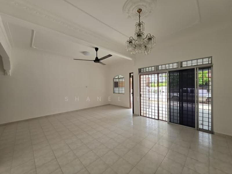 Rumah Teres 2-Tingkat untuk Dijual di Taman Sri Kluang (Kluang) - Shanel Tee - Living Room - PropertyGuru.com.my