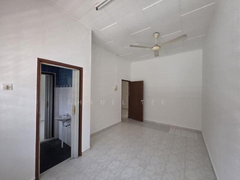 Rumah Teres 2-Tingkat untuk Dijual di Taman Sri Kluang (Kluang) - Shanel Tee - Bathroom - PropertyGuru.com.my