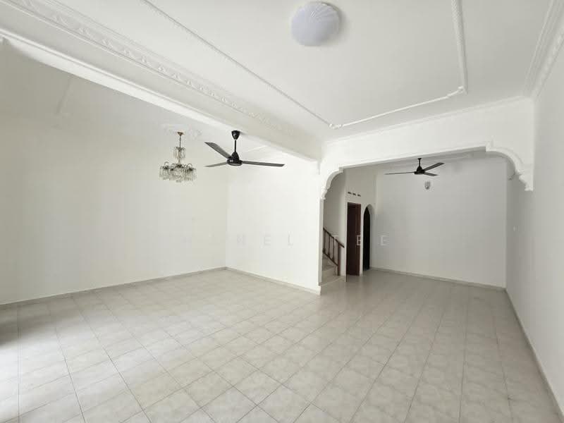 Rumah Teres 2-Tingkat untuk Dijual di Taman Sri Kluang (Kluang) - Shanel Tee - Living Room - PropertyGuru.com.my