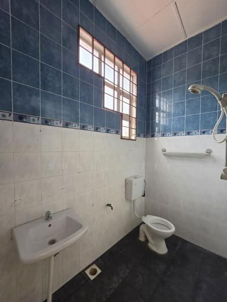Rumah Teres 2-Tingkat untuk Dijual di Taman Sri Kluang (Kluang) - Shanel Tee - Bathroom - PropertyGuru.com.my