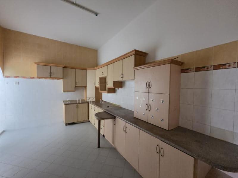Rumah Teres 2-Tingkat untuk Dijual di Taman Sri Kluang (Kluang) - Shanel Tee - Kitchen - PropertyGuru.com.my