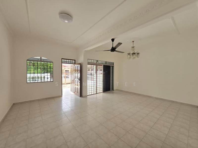Rumah Teres 2-Tingkat untuk Dijual di Taman Sri Kluang (Kluang) - Shanel Tee - Living Room - PropertyGuru.com.my