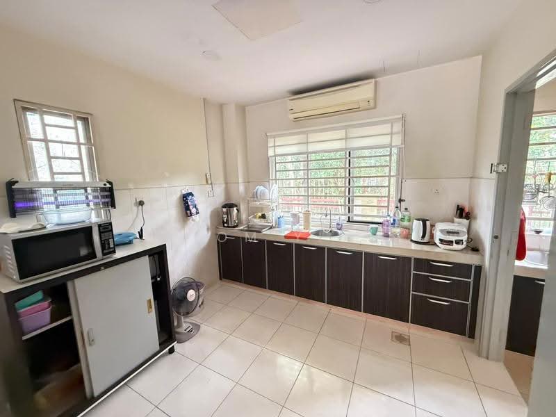 Rumah Berkembar untuk Dijual di Kota Emerald (Rawang) - Tom Yip - Kitchen - PropertyGuru.com.my