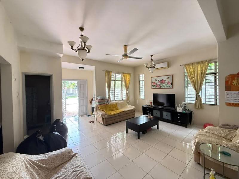 Rumah Berkembar untuk Dijual di Kota Emerald (Rawang) - Tom Yip - Living Room - PropertyGuru.com.my